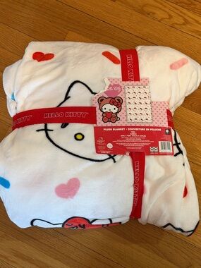 TWIN- Hello Kitty White Plush Blanket with Pink & Red Hearts NWT